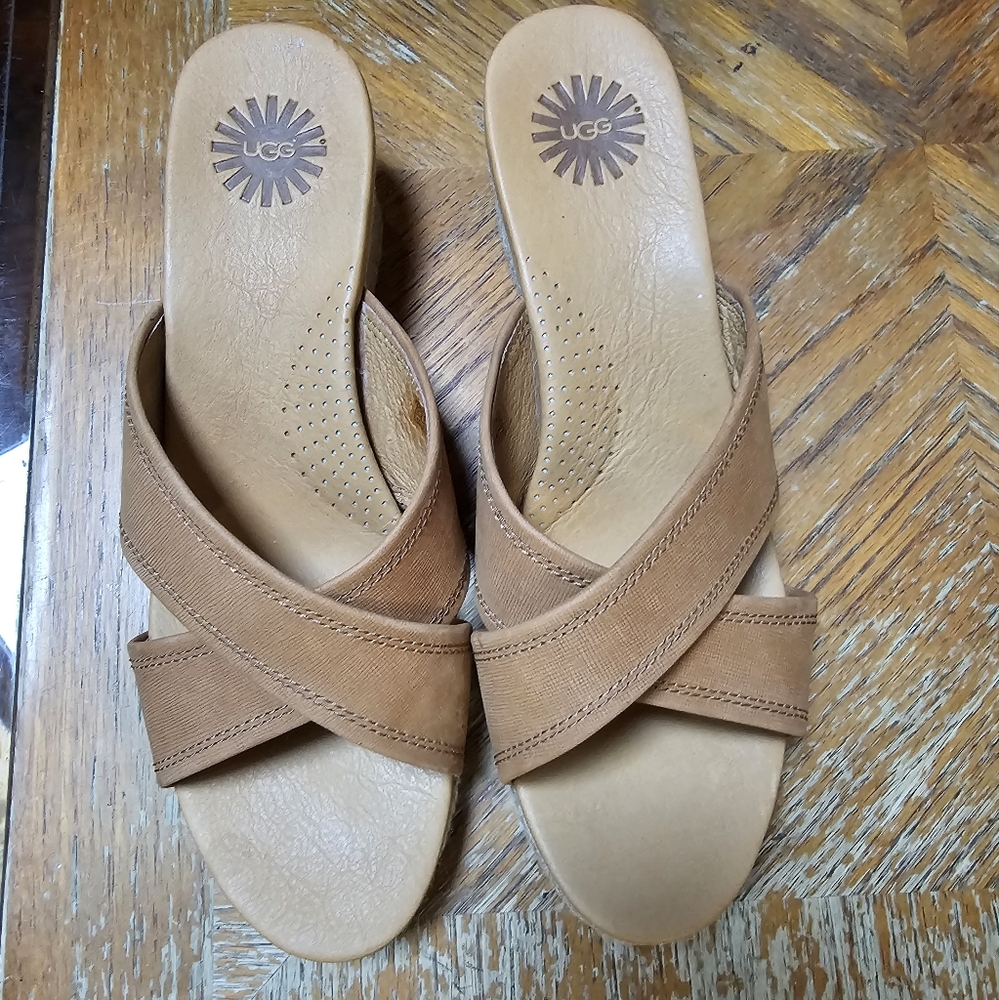 Ugg womens 11 tan wedges